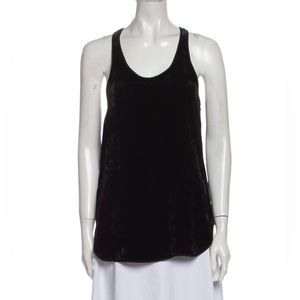 Scoop neck sleeveless top. 🖤 brand new with tags.